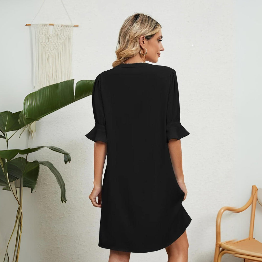 Beautifully Finished Dress in a Timeless Design