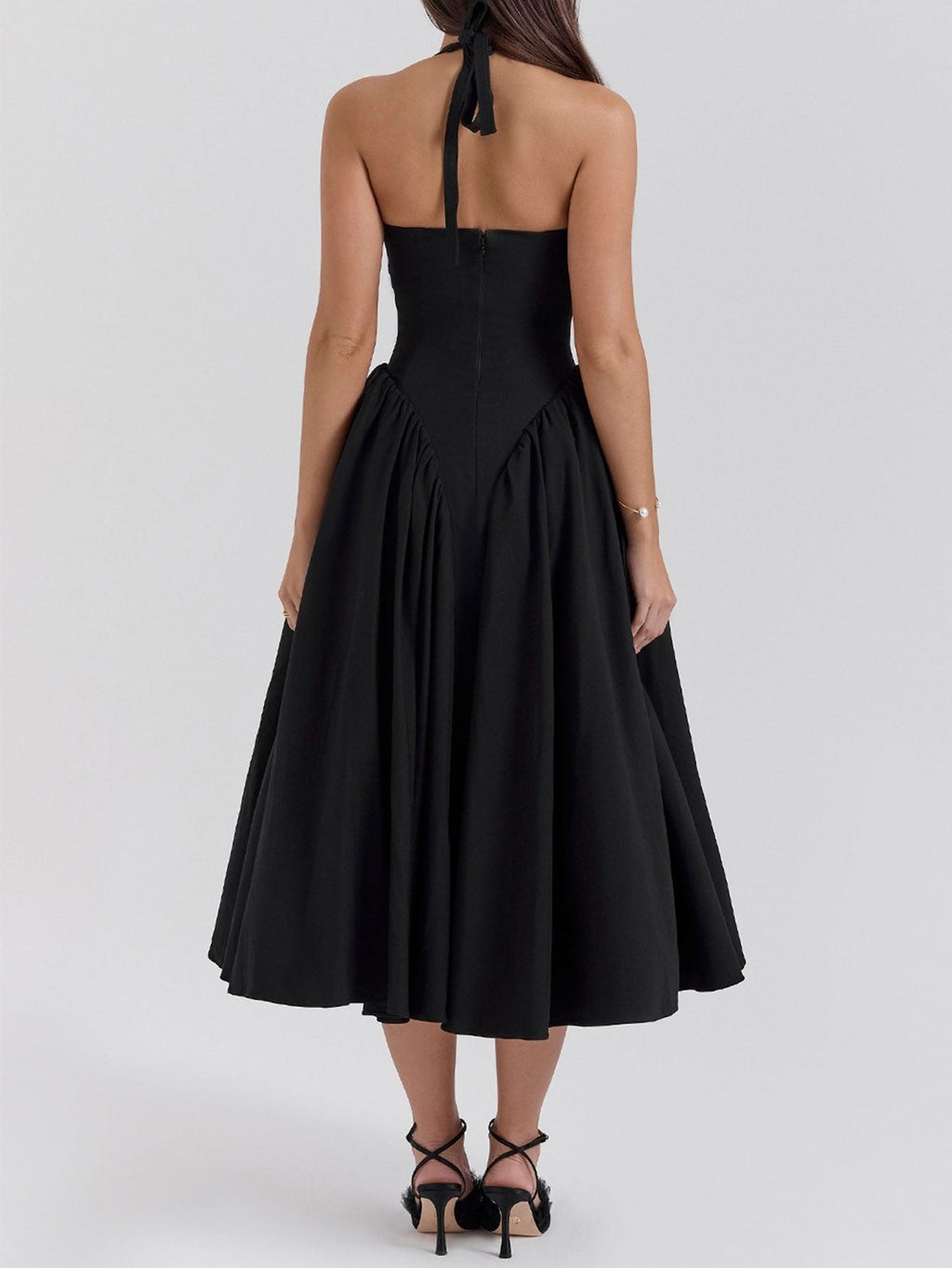 Well Tailored Dress with a Graceful Silhouette