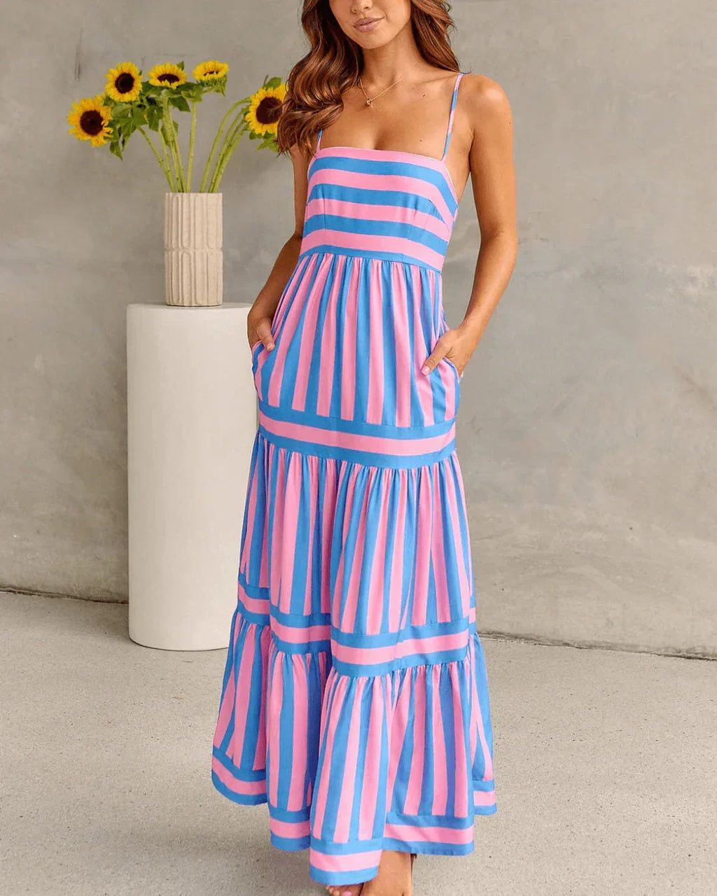 Effortlessly Elegant Dress with a Timeless Design