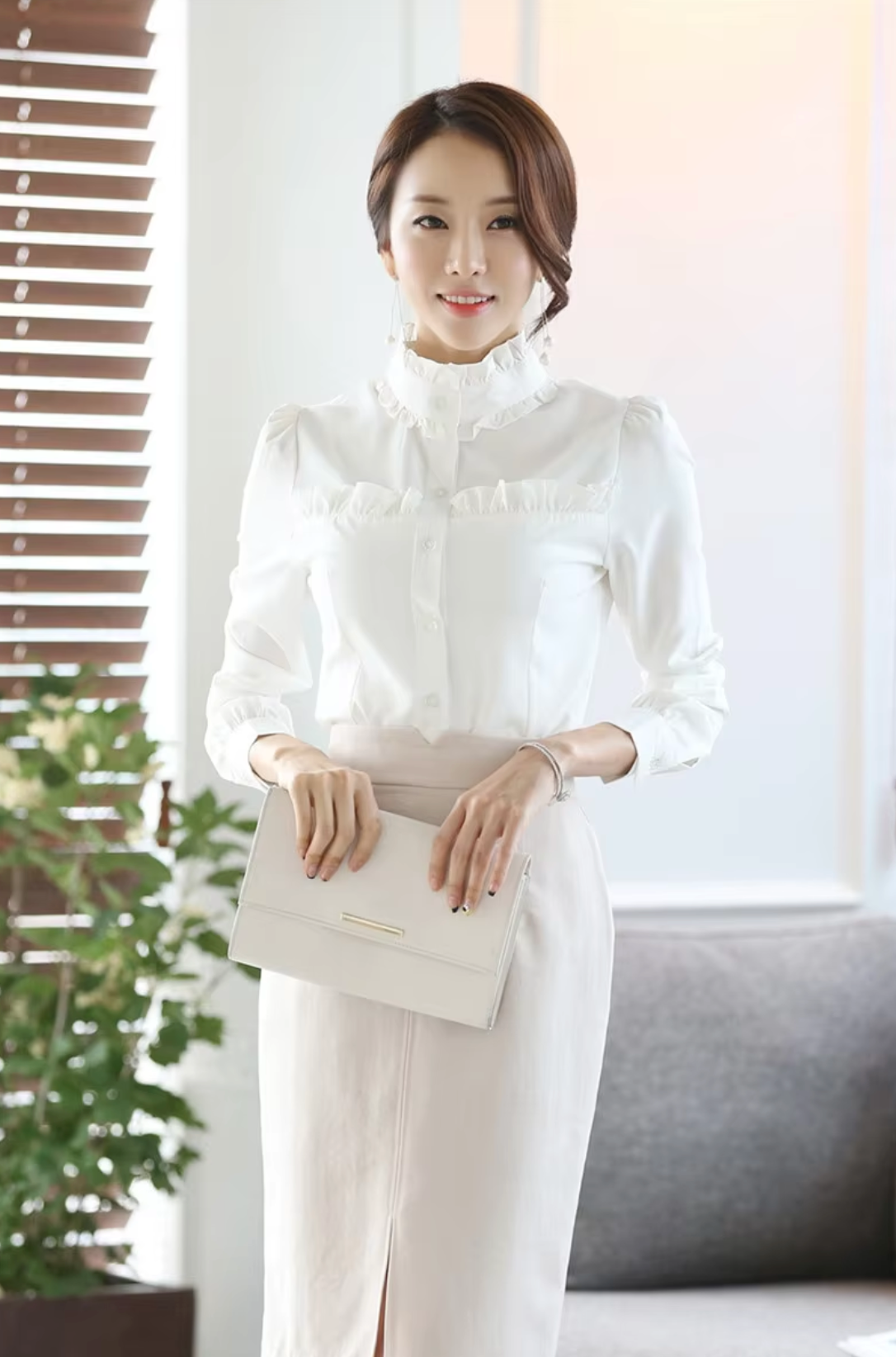 Effortlessly Elegant Blouse with a Timeless Design