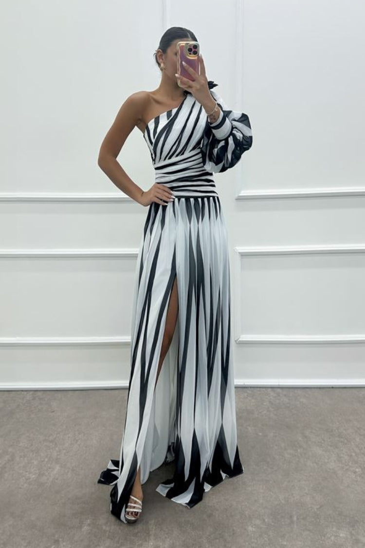 Gracefully Styled Dress for Any Occasion