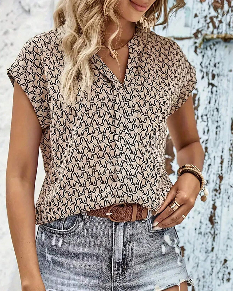 Effortlessly Elegant Blouse with a Timeless Design