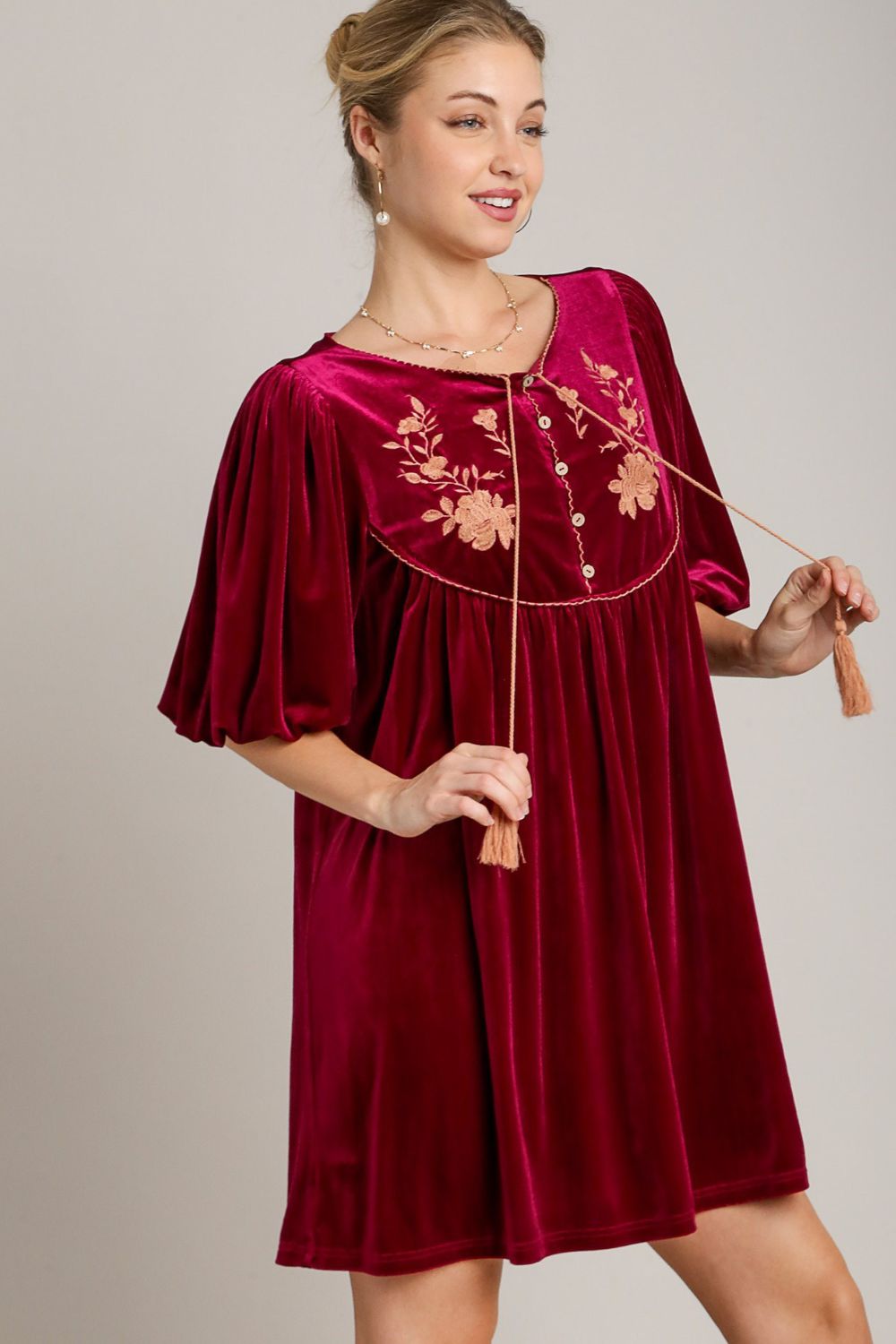 Beautifully Finished Dress in a Timeless Design