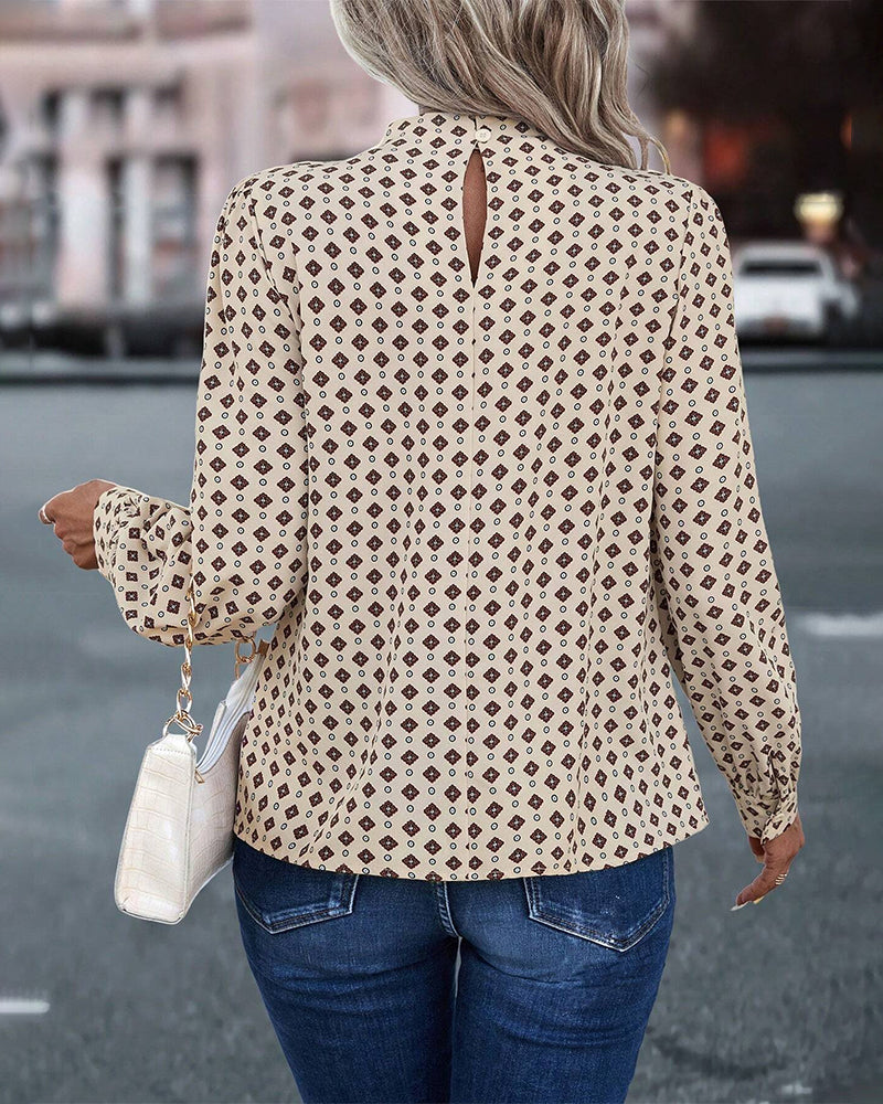 Effortlessly Elegant Blouse with a Timeless Design