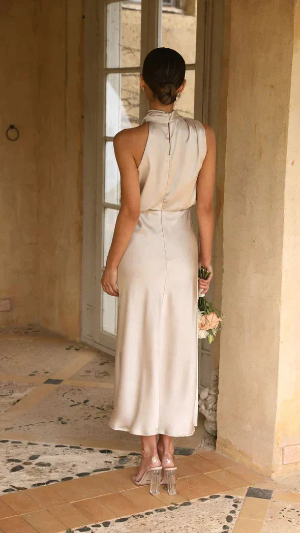 Effortlessly Elegant Dress with a Timeless Design