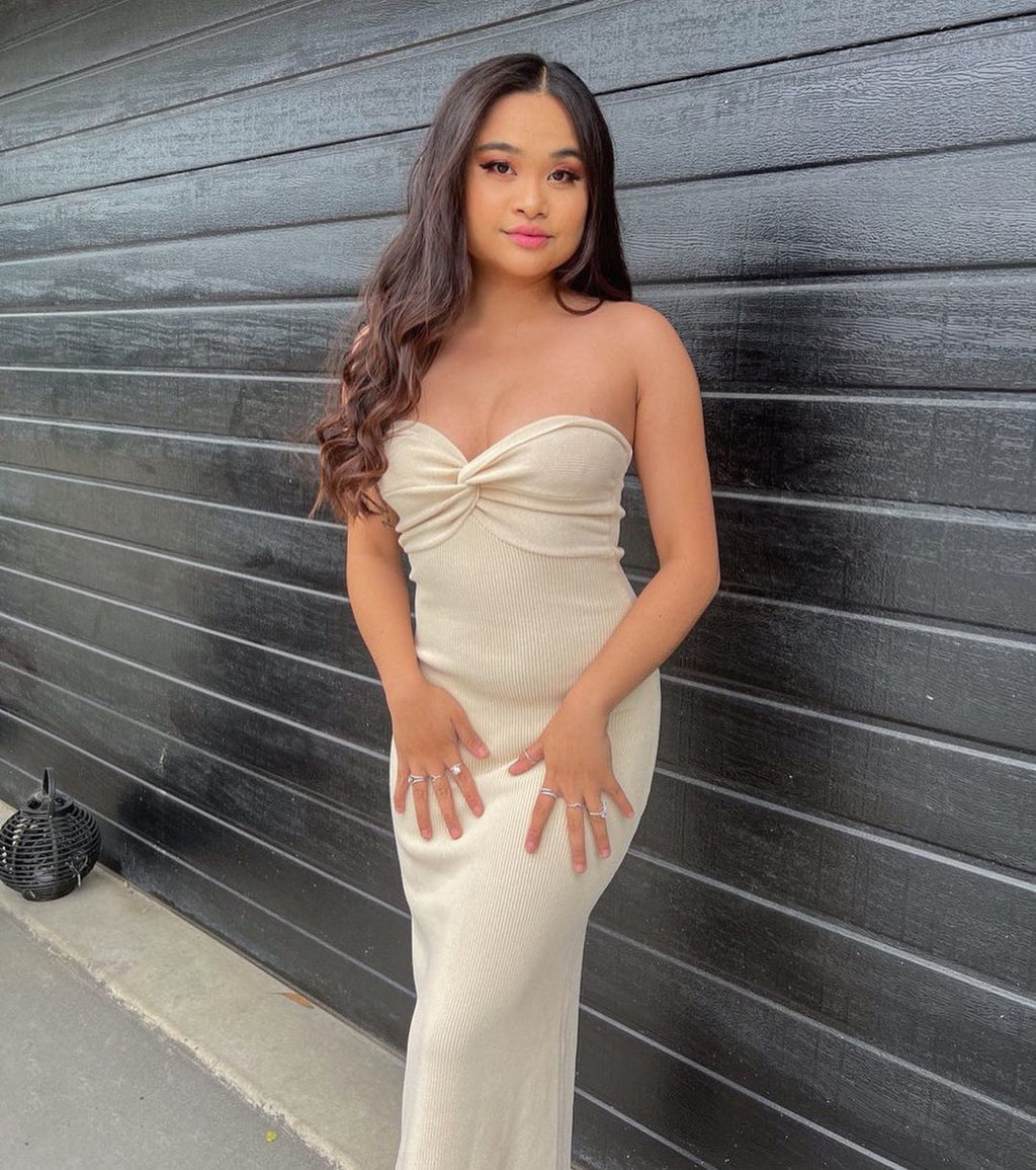 Beautifully Finished Dress in a Timeless Design