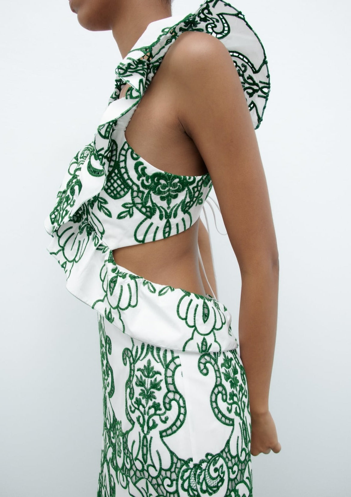 Well Tailored Dress with a Graceful Silhouette