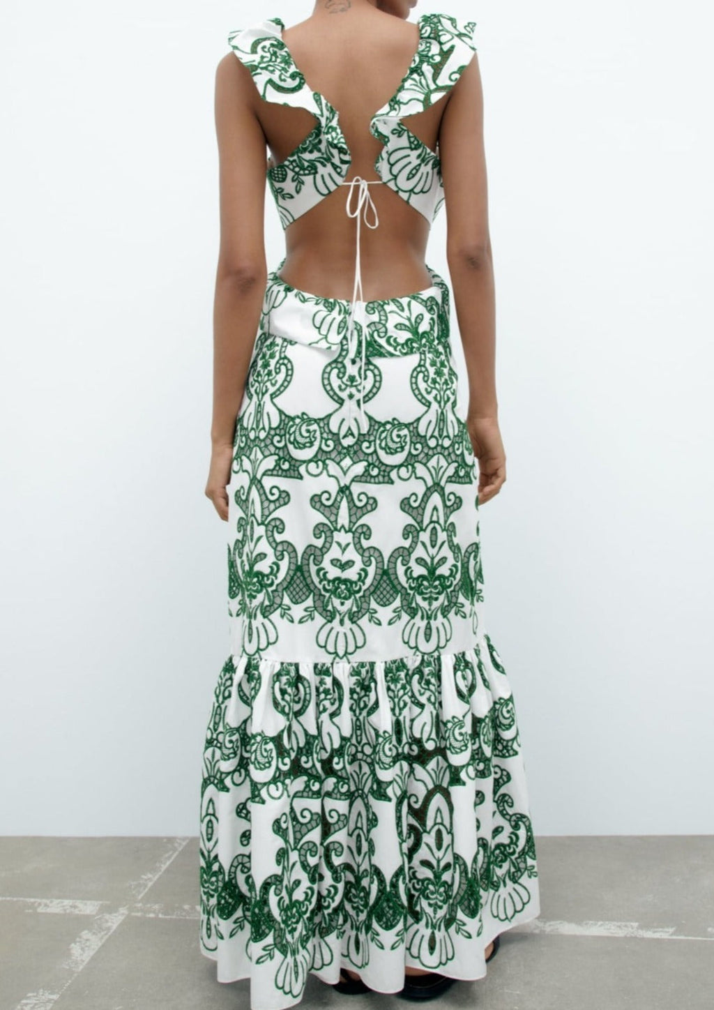 Well Tailored Dress with a Graceful Silhouette