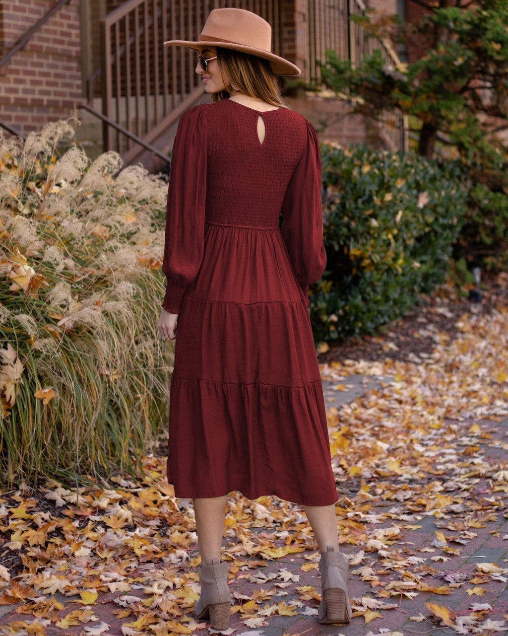Well Tailored Dress with a Graceful Silhouette