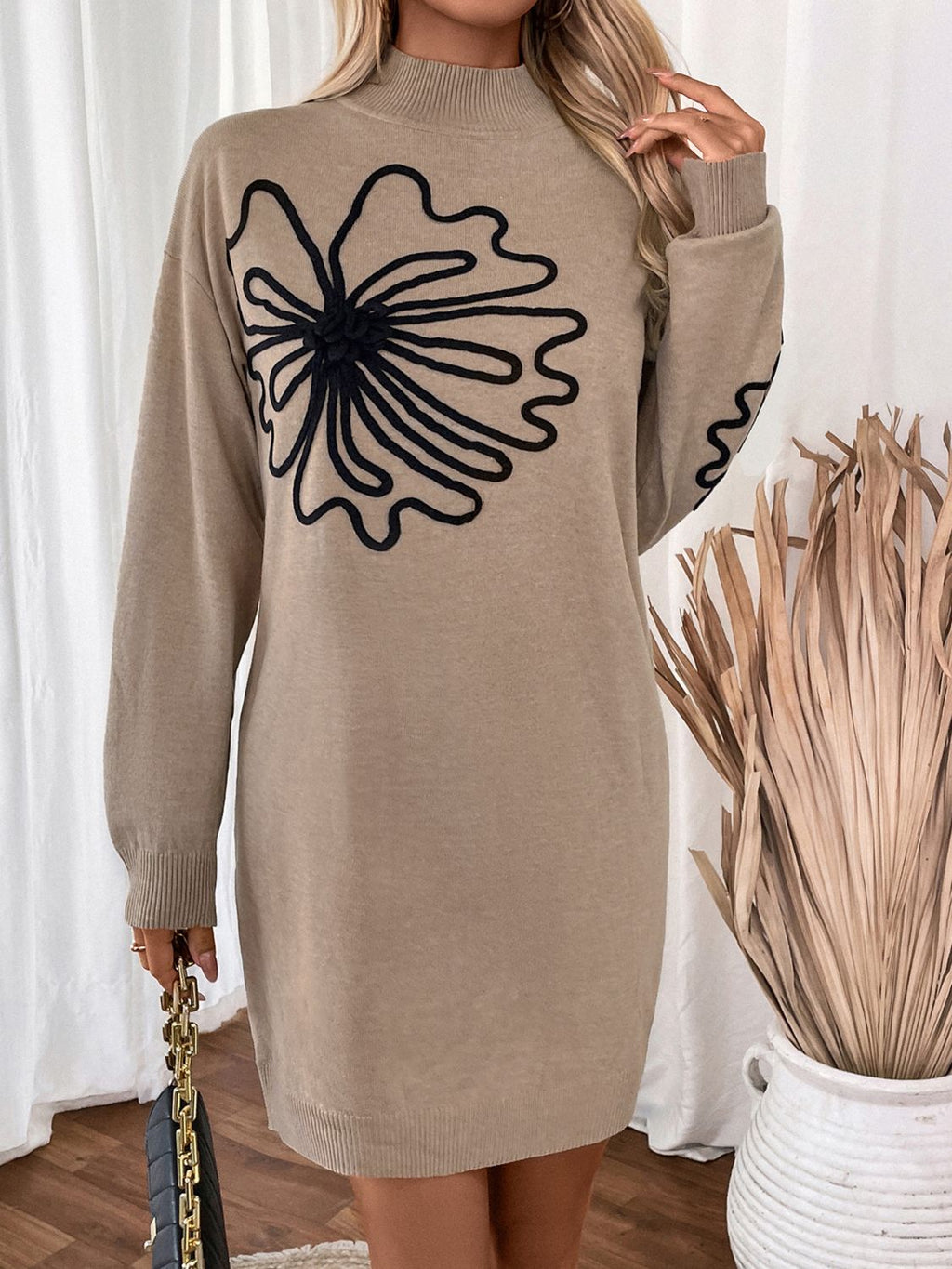 Effortlessly Elegant Sweater with a Timeless Design