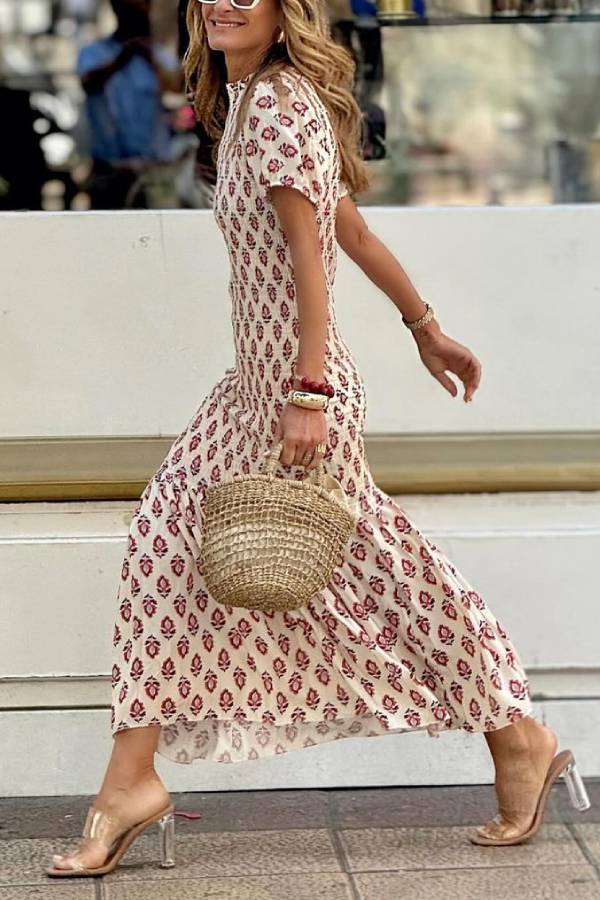 Well Tailored Dress with a Graceful Silhouette