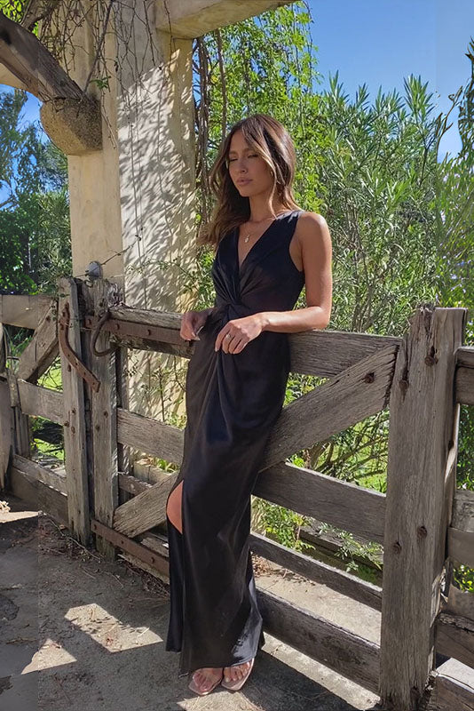 Sophisticated Dress with a Clean Classic Look