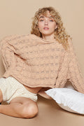 Solveig® | Short sweater with a crew neck and cable knit