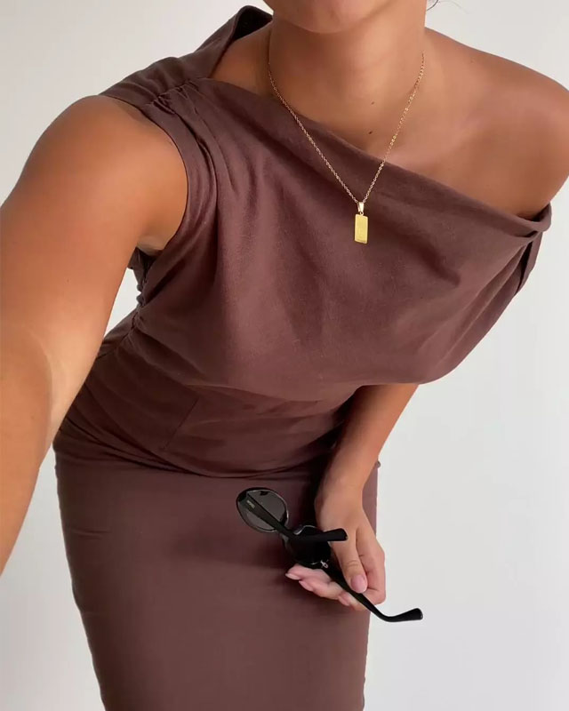 Well Tailored Dress with a Graceful Silhouette