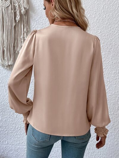 Effortlessly Elegant Blouse with a Timeless Design