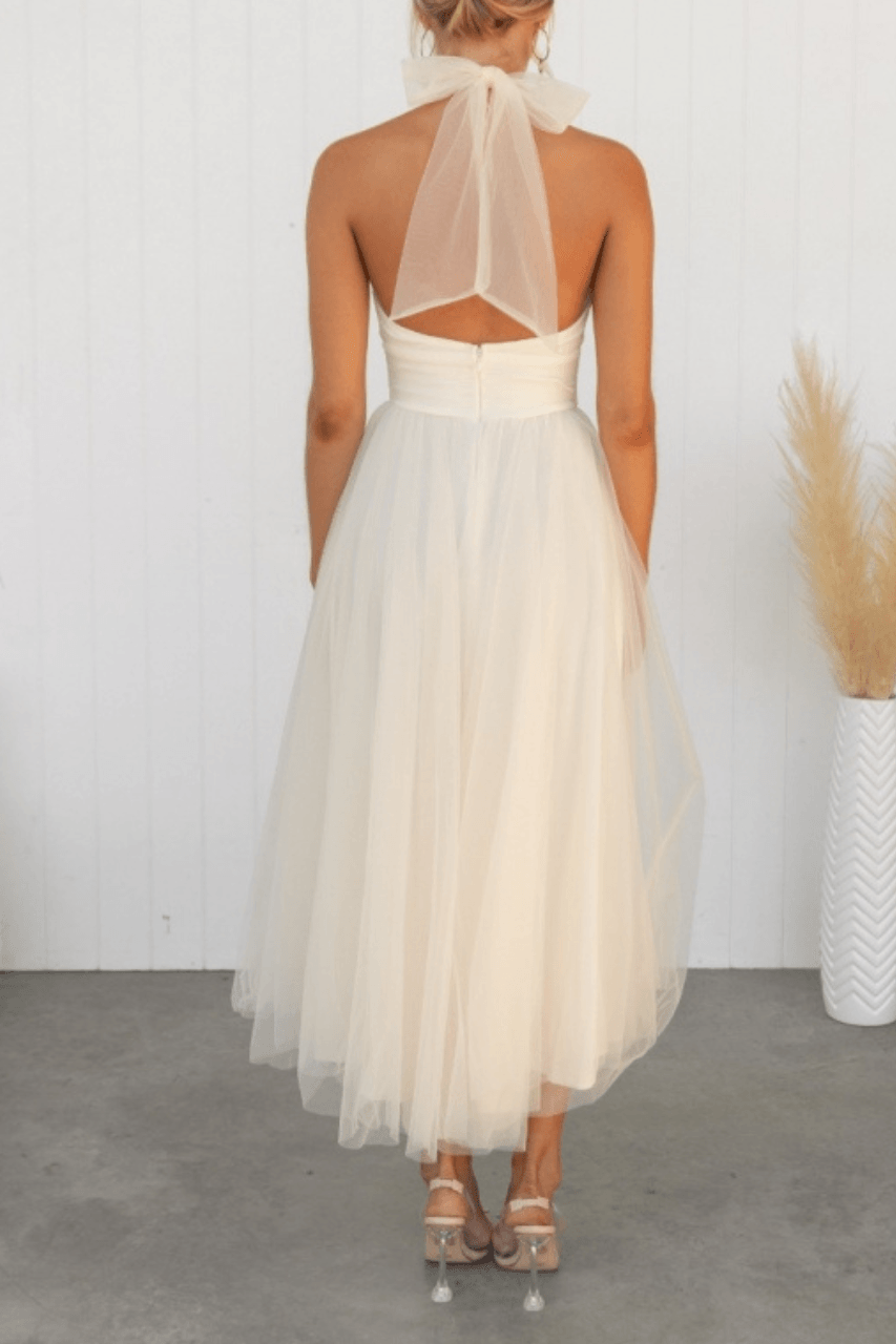 Effortlessly Elegant Dress with a Timeless Design