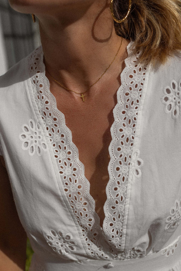 Effortlessly Elegant Dress with a Timeless Design