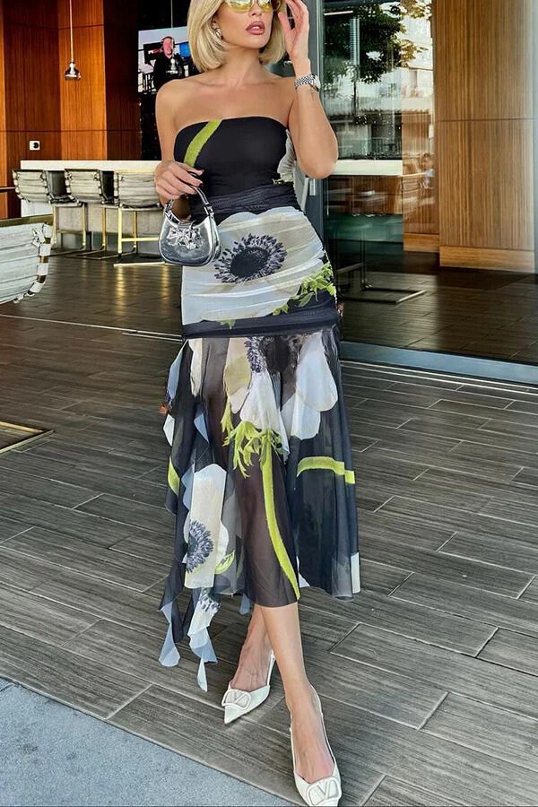 Beautifully Finished Dress in a Timeless Design