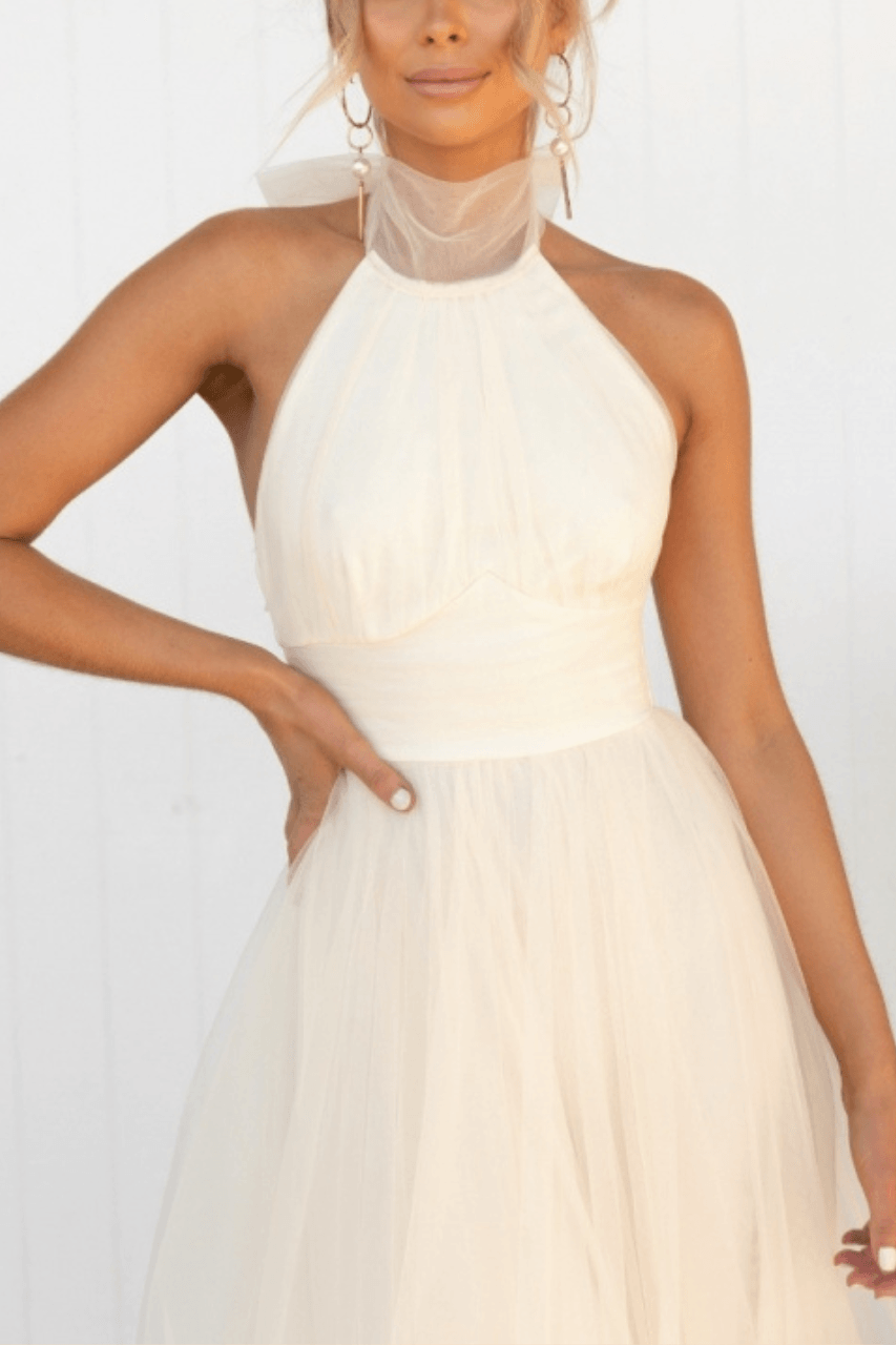 Effortlessly Elegant Dress with a Timeless Design