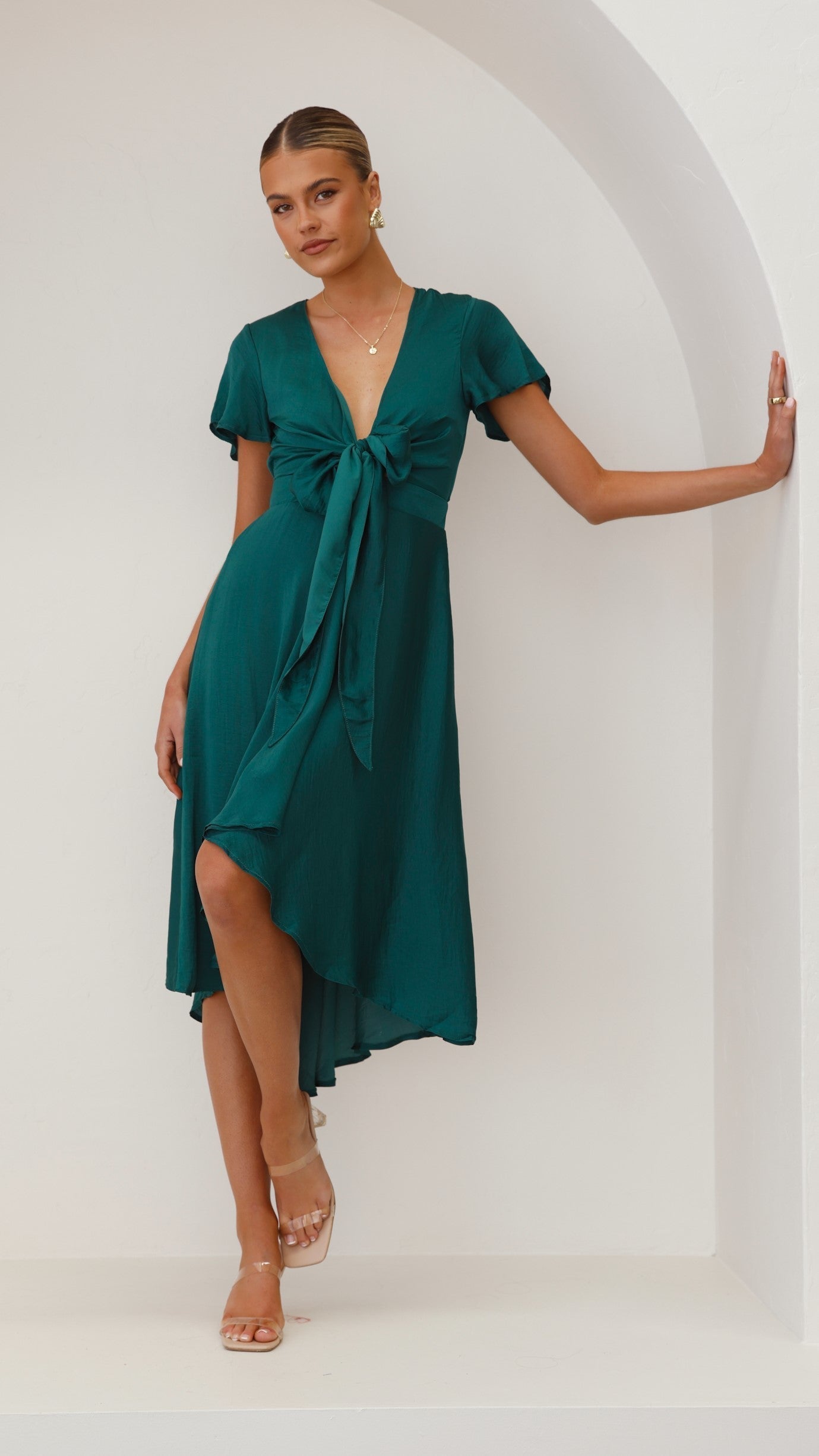 Effortlessly Elegant Dress with a Timeless Design