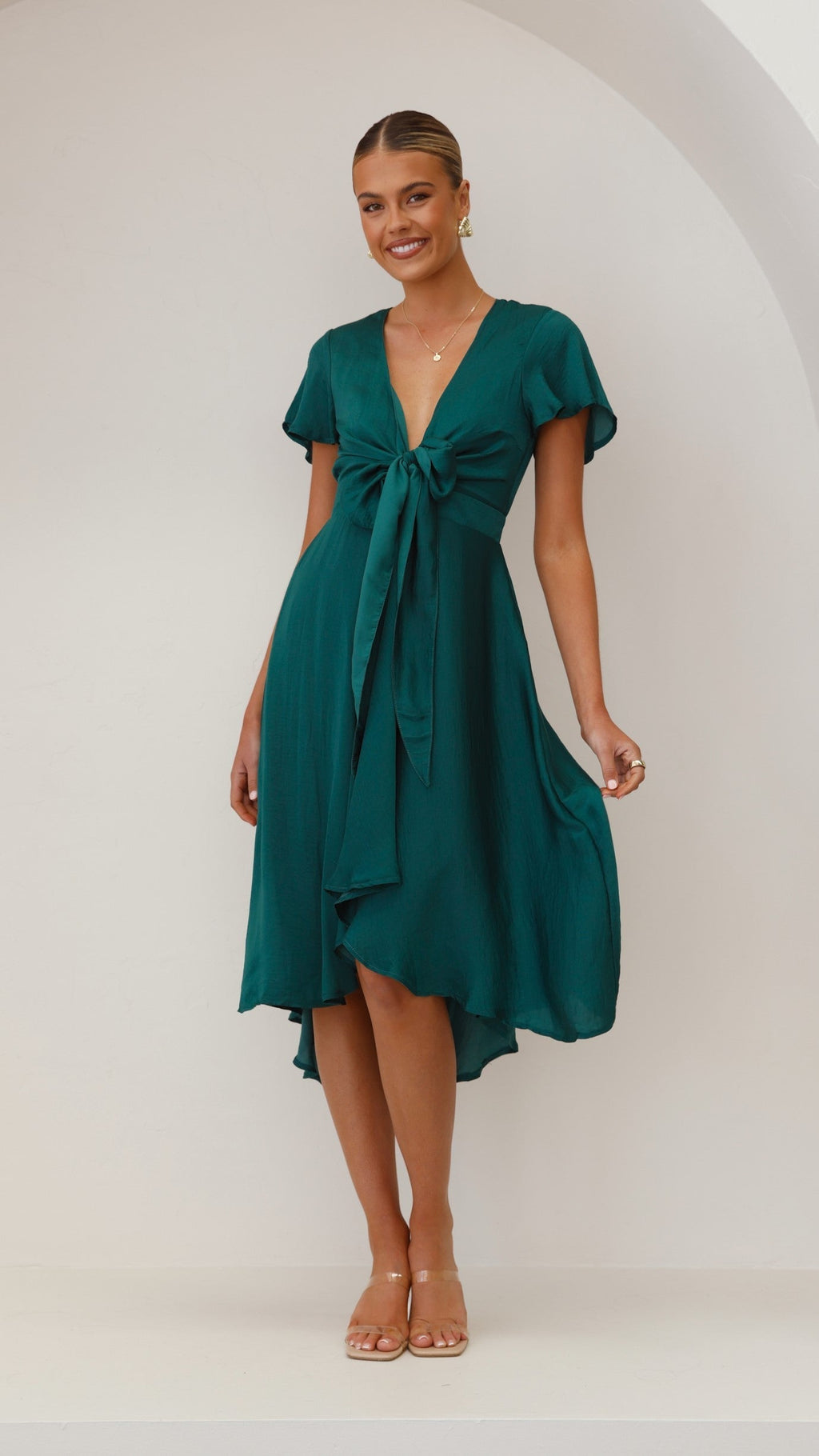 Effortlessly Elegant Dress with a Timeless Design