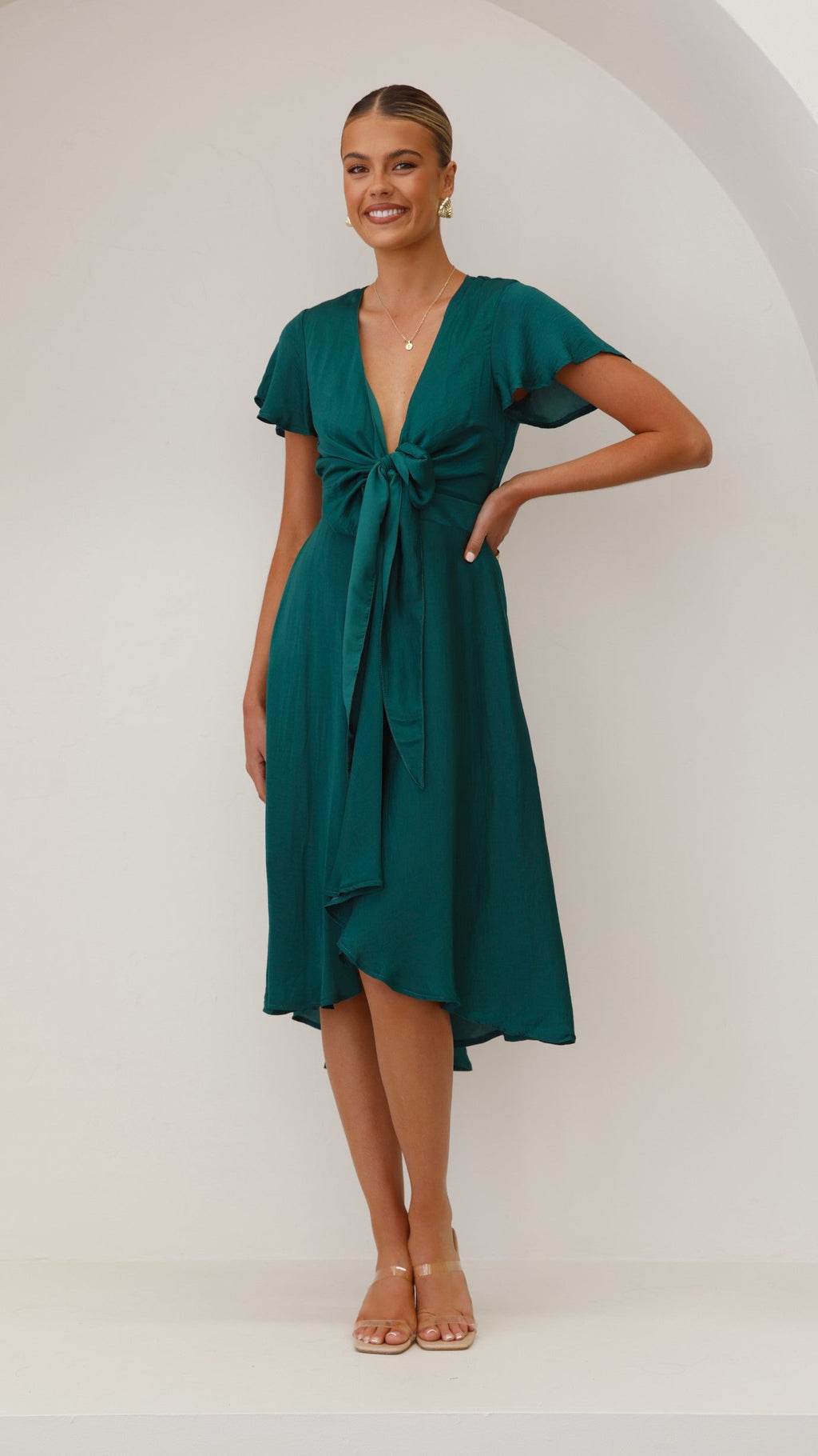 Effortlessly Elegant Dress with a Timeless Design