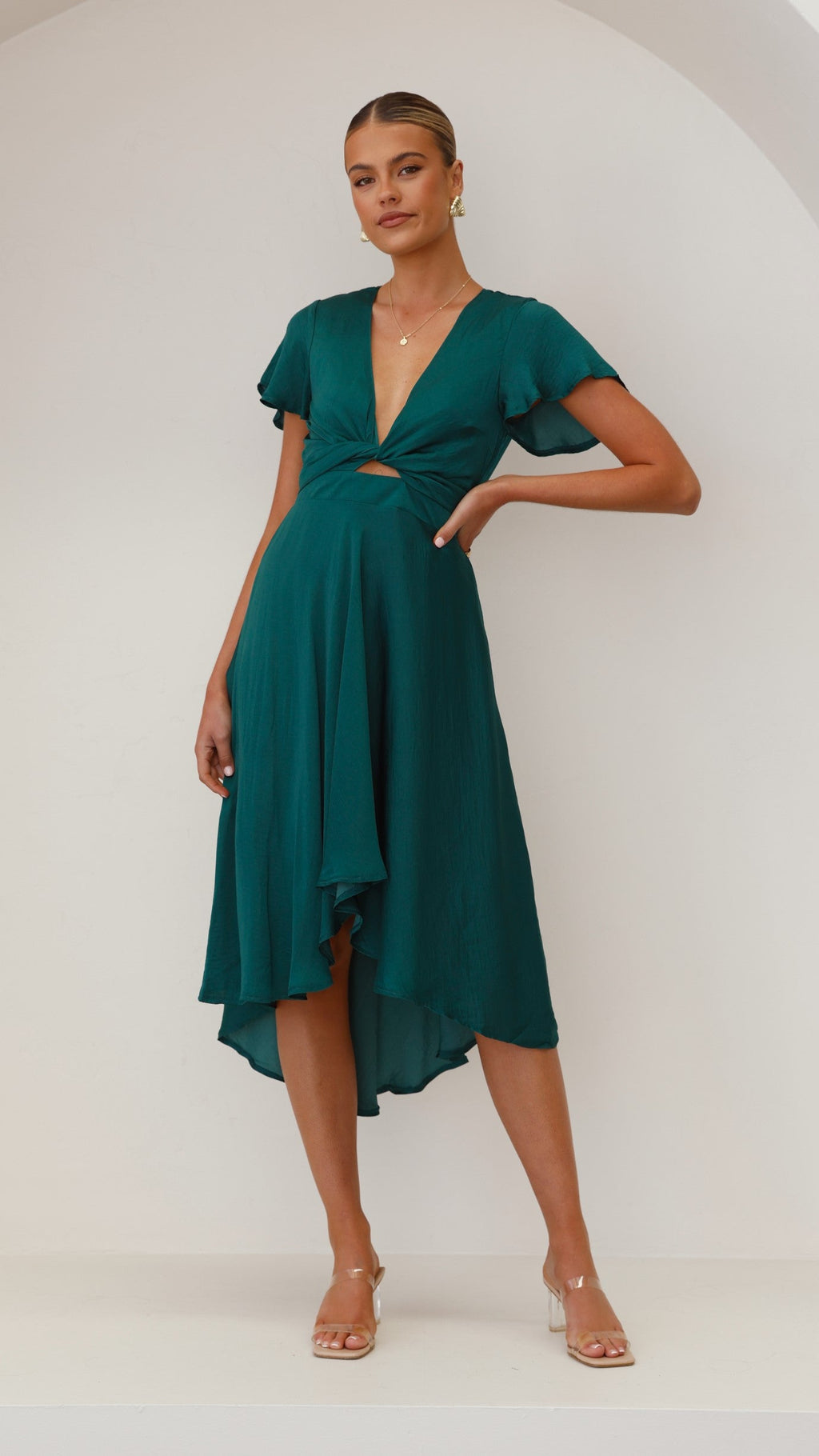 Effortlessly Elegant Dress with a Timeless Design