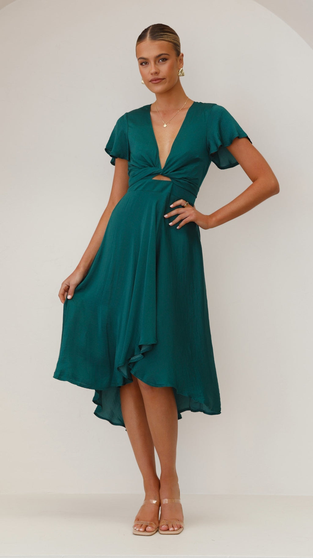 Effortlessly Elegant Dress with a Timeless Design