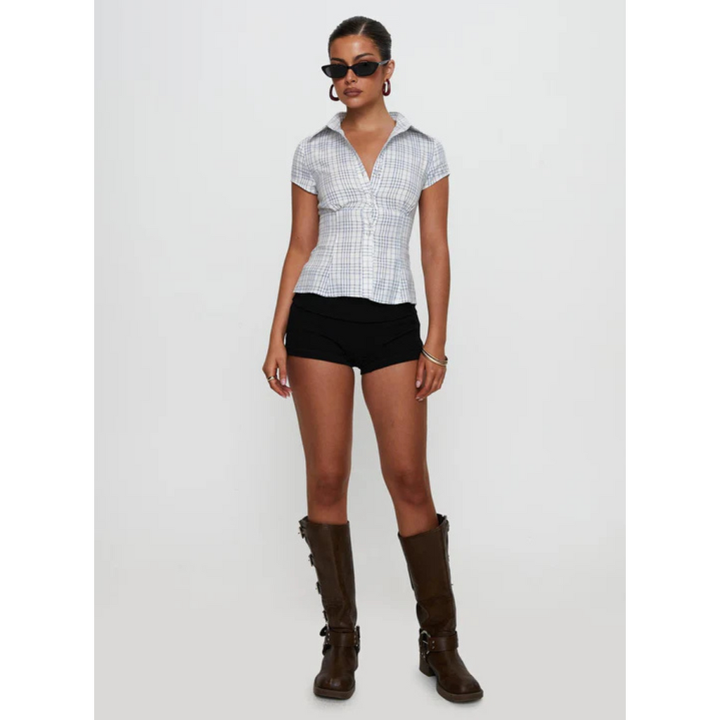 Effortlessly Elegant Shirt with a Timeless Design