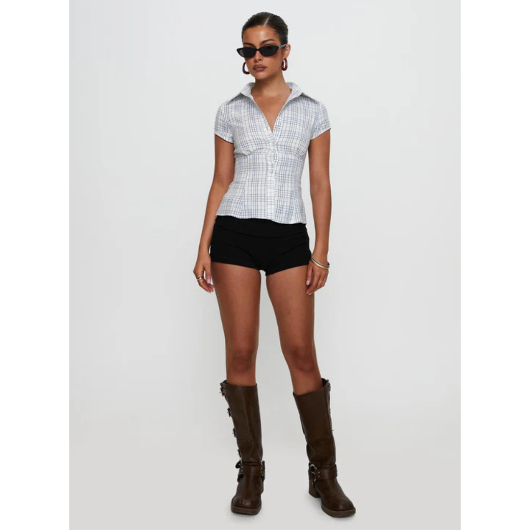 Effortlessly Elegant Shirt with a Timeless Design