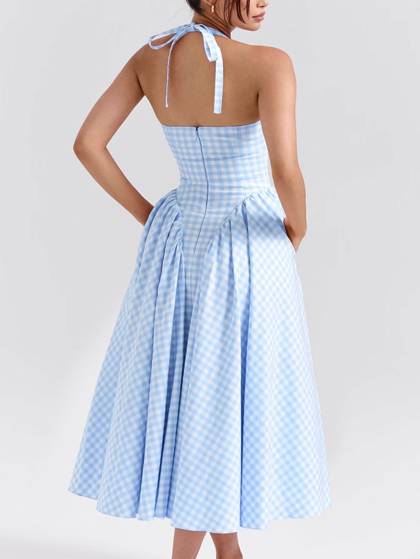 Well Tailored Dress with a Graceful Silhouette
