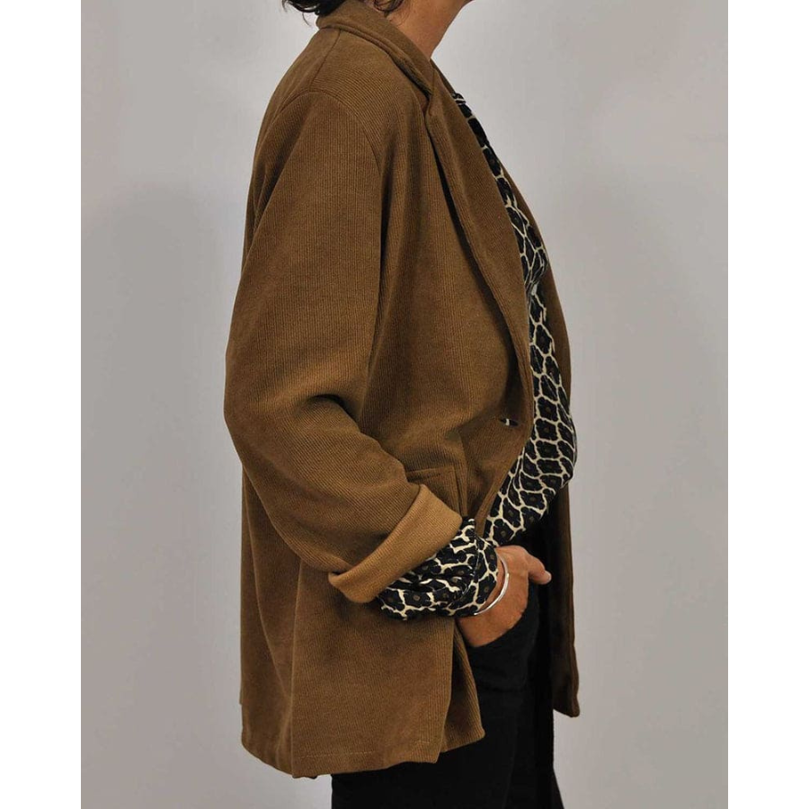 Beautifully Crafted Blouse in a Classic Style