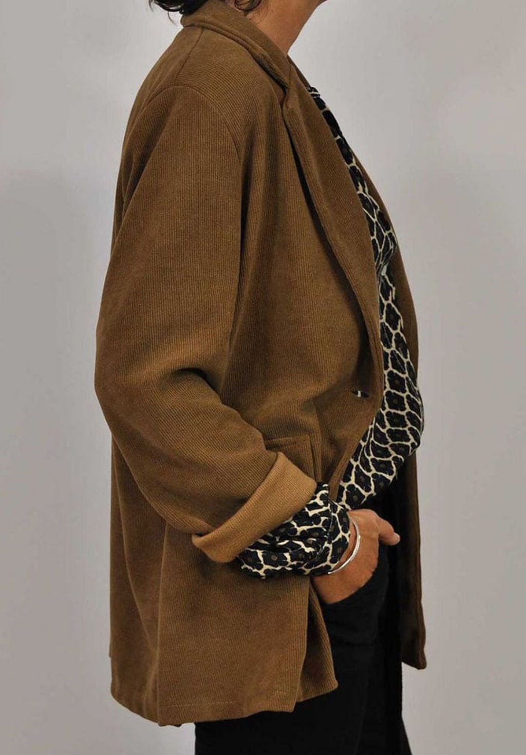Beautifully Crafted Blouse in a Classic Style