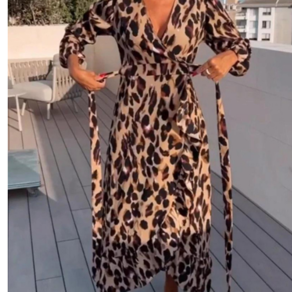 Classic Vintage Dress with a Flattering Fit
