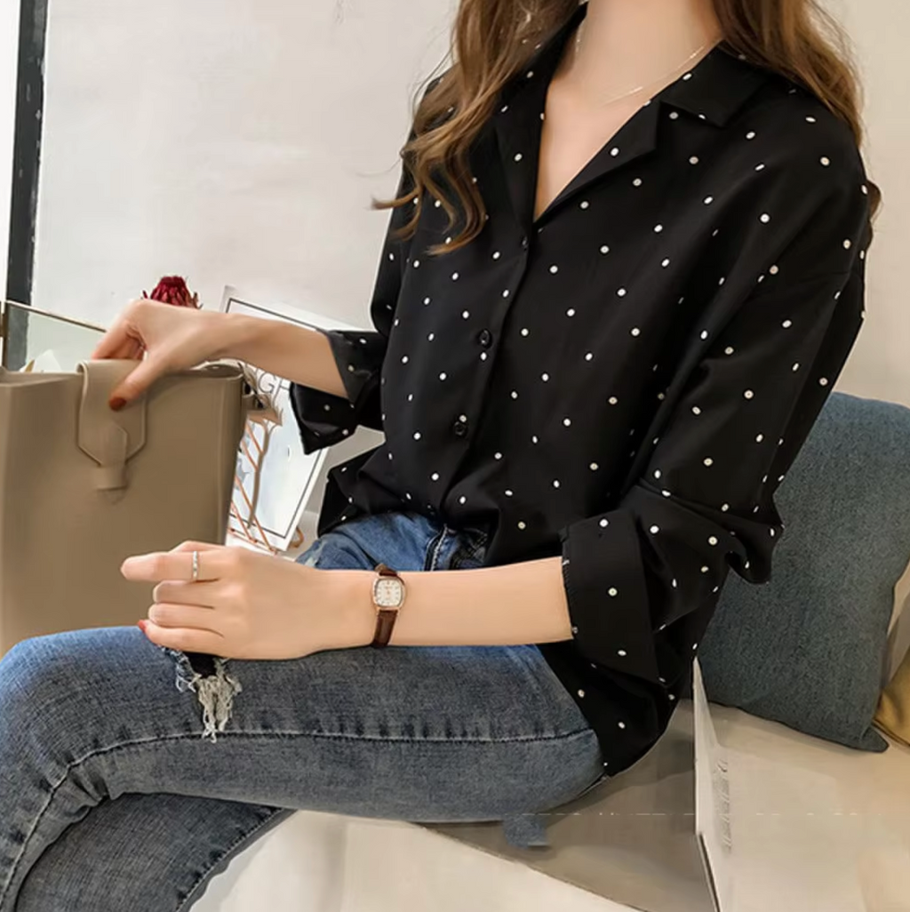 Effortlessly Elegant Blouse with a Timeless Design