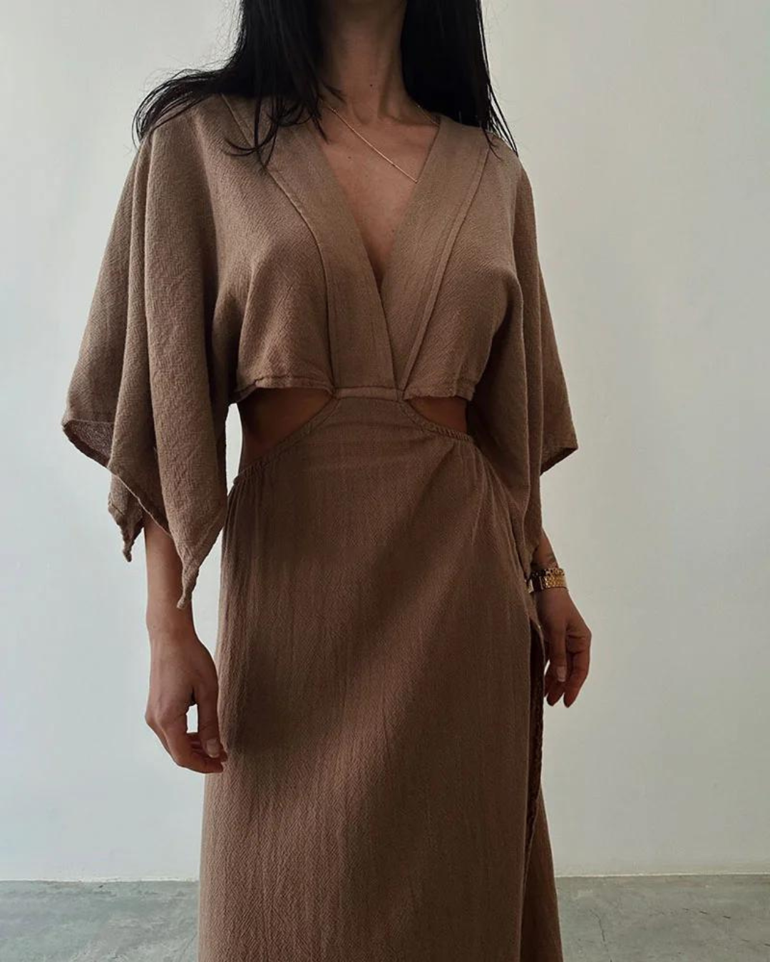 Effortlessly Elegant Dress with a Timeless Design