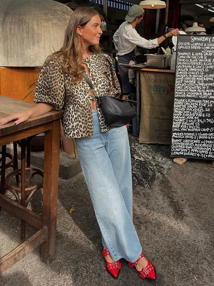 Classic Vintage Blouse with a Flattering Fit