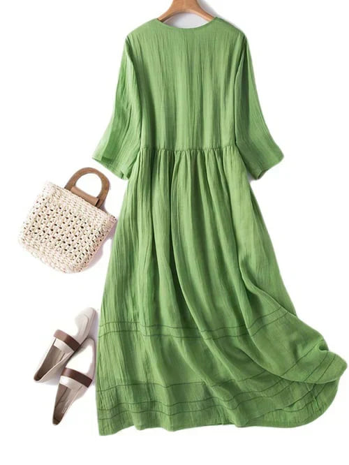 Effortlessly Elegant Dress with a Timeless Design