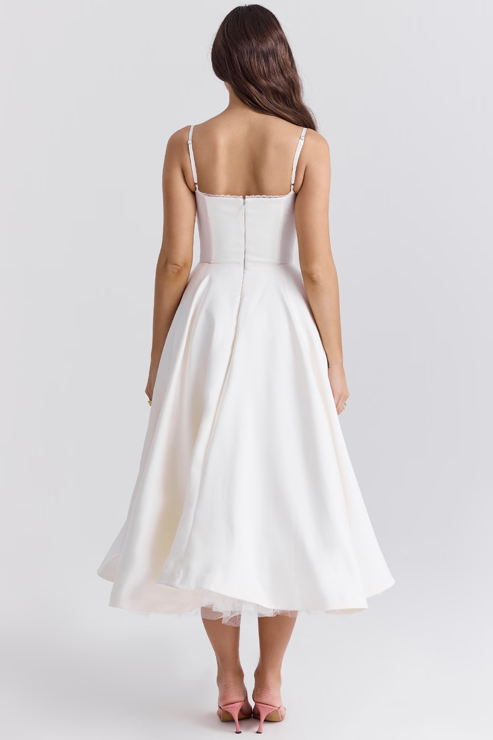 Well Tailored Dress with a Graceful Silhouette