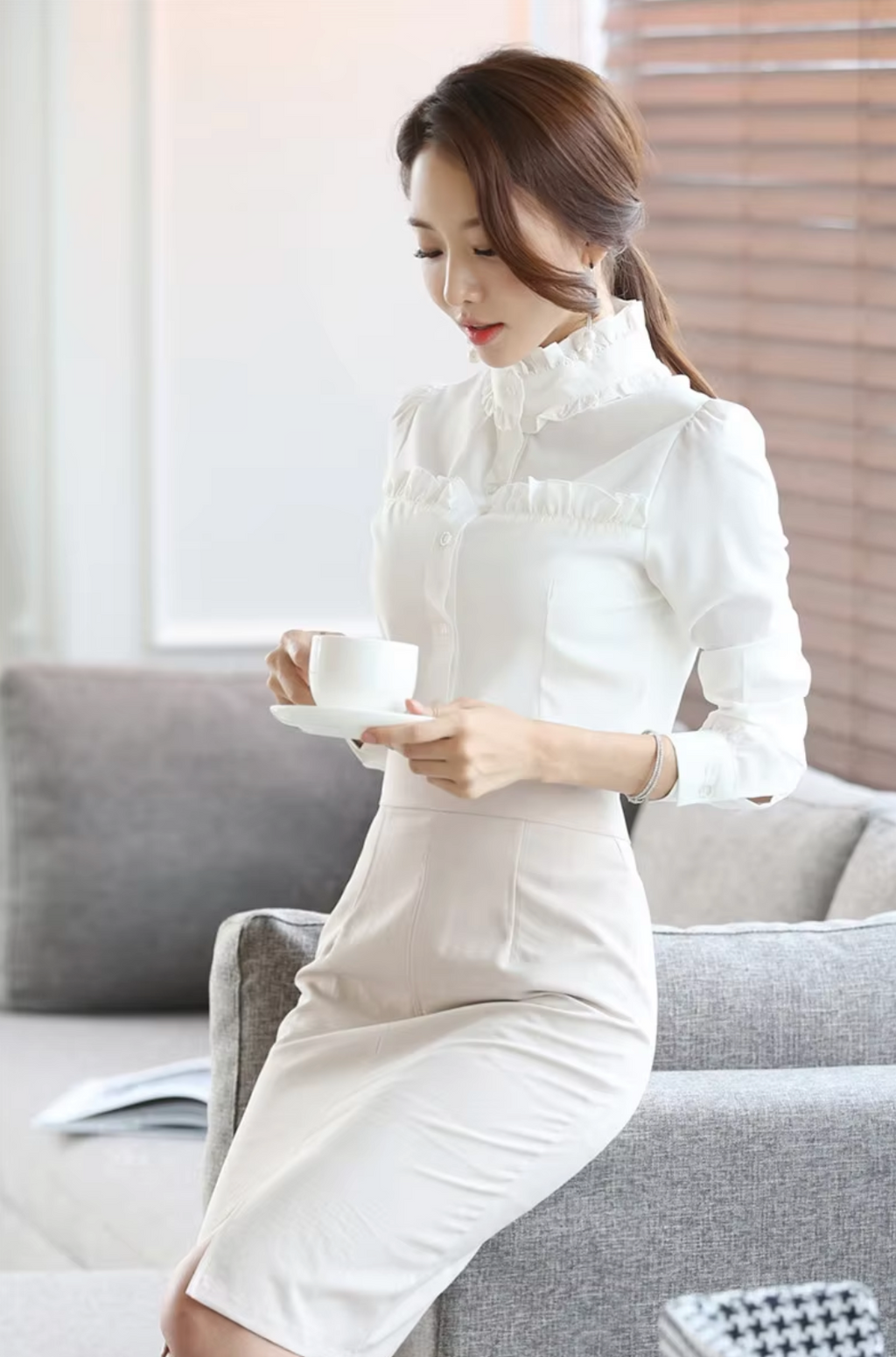 Effortlessly Elegant Blouse with a Timeless Design
