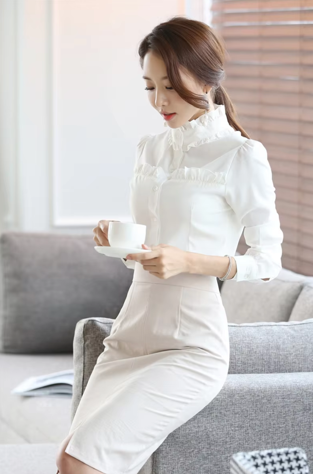 Effortlessly Elegant Blouse with a Timeless Design