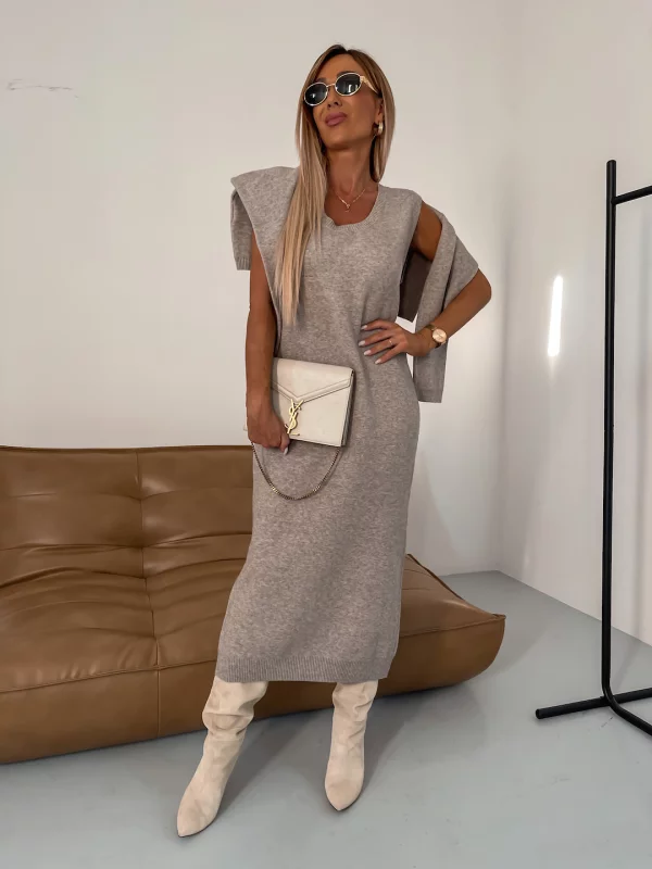 Effortlessly Elegant Sweater with a Timeless Design