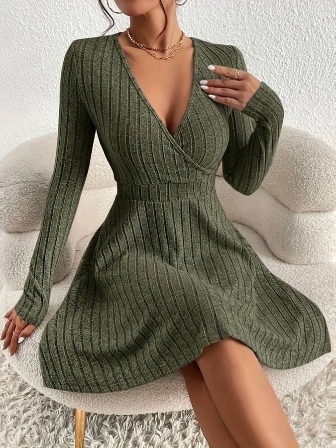 Effortlessly Elegant Dress with a Timeless Design