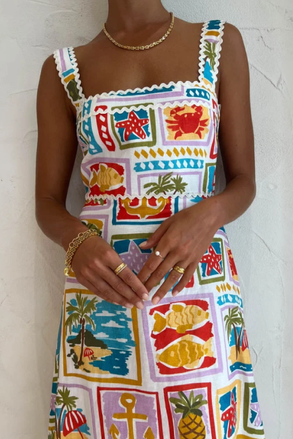 Beautifully Finished Dress in a Timeless Design