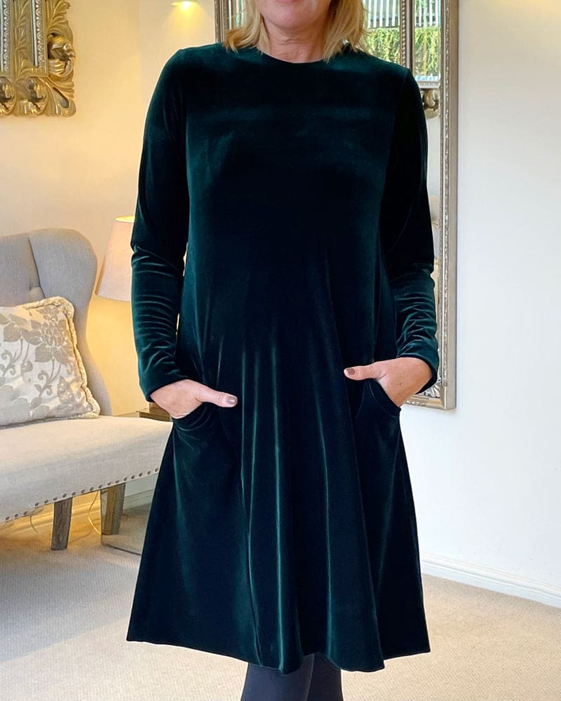 Effortlessly Elegant Dress with a Timeless Design