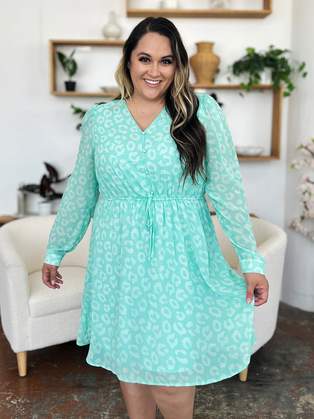 Beautifully Finished Dress in a Timeless Design