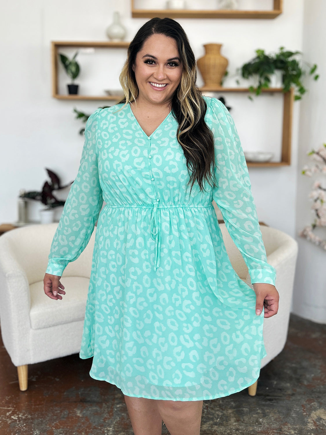 Beautifully Finished Dress in a Timeless Design