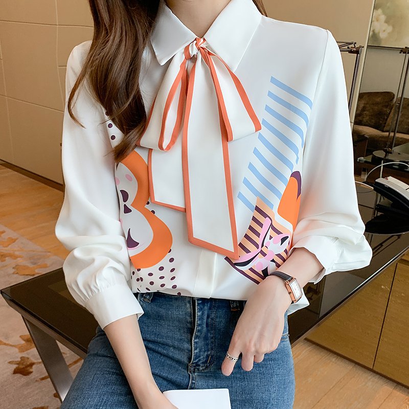 Elegantly Styled Blouse for Everyday Wear