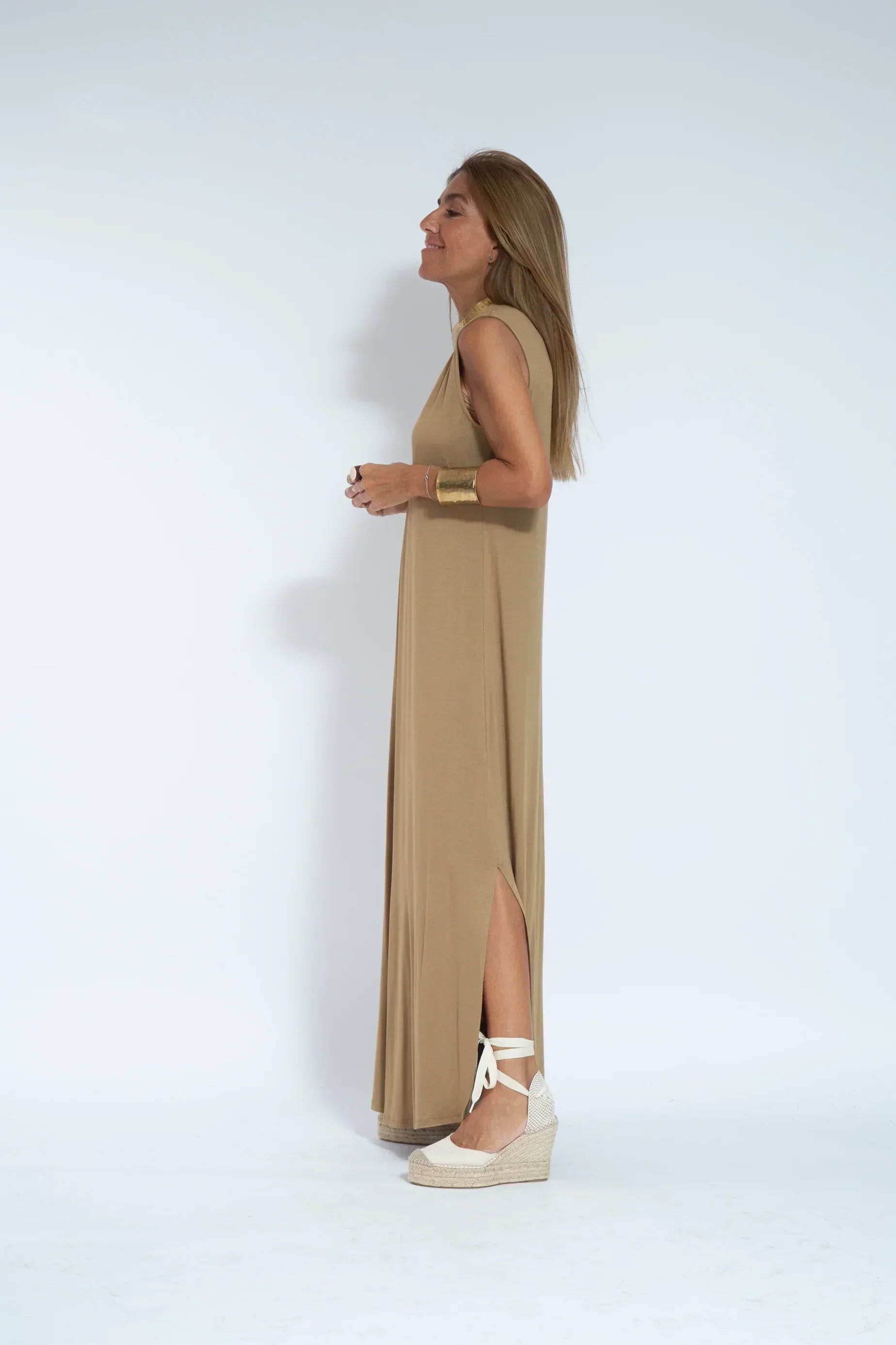 Effortlessly Elegant Dress with a Timeless Design