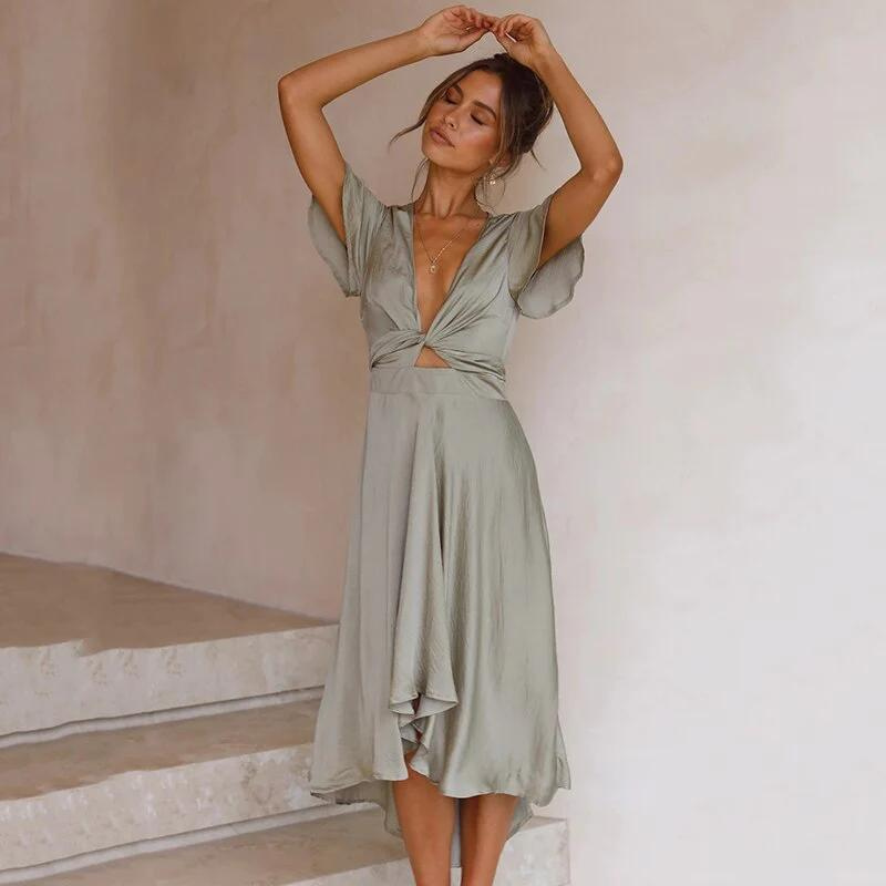 Well Tailored Dress with a Graceful Silhouette